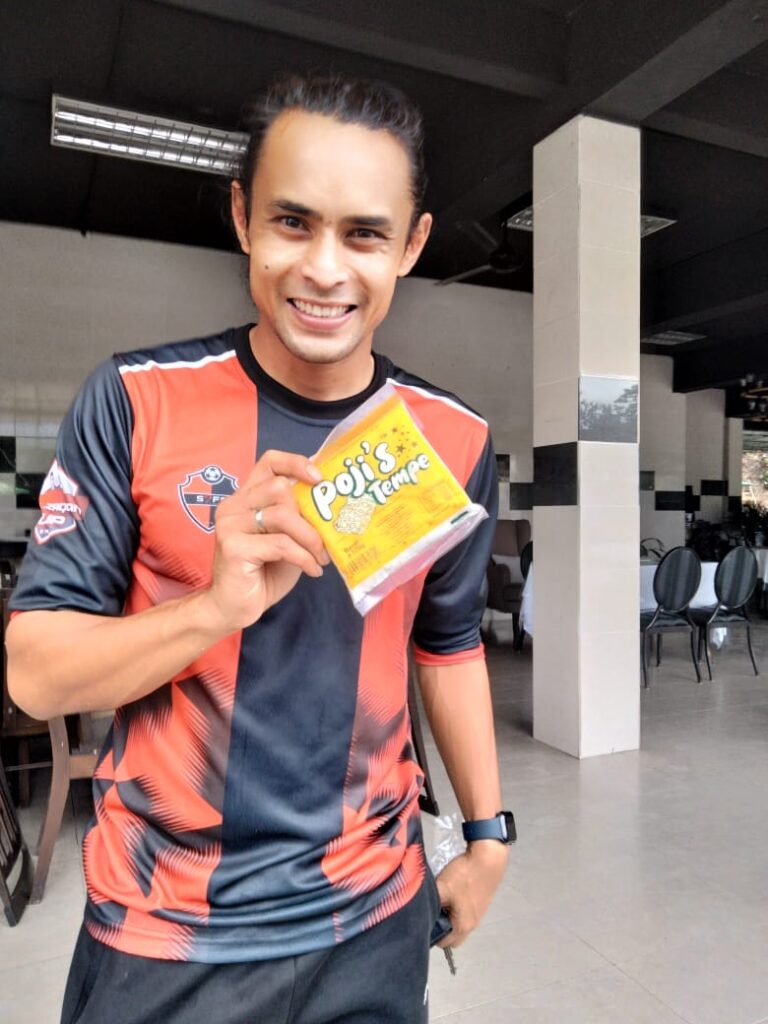 Pojie’s Tempe sebagai penaja Kelab Ragbi